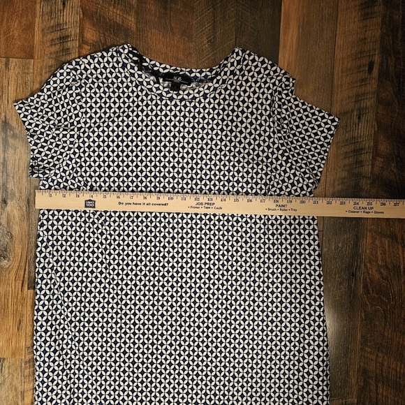 Women's AGB Dress Geometric Print Shift Dress - Picture 6 of 7